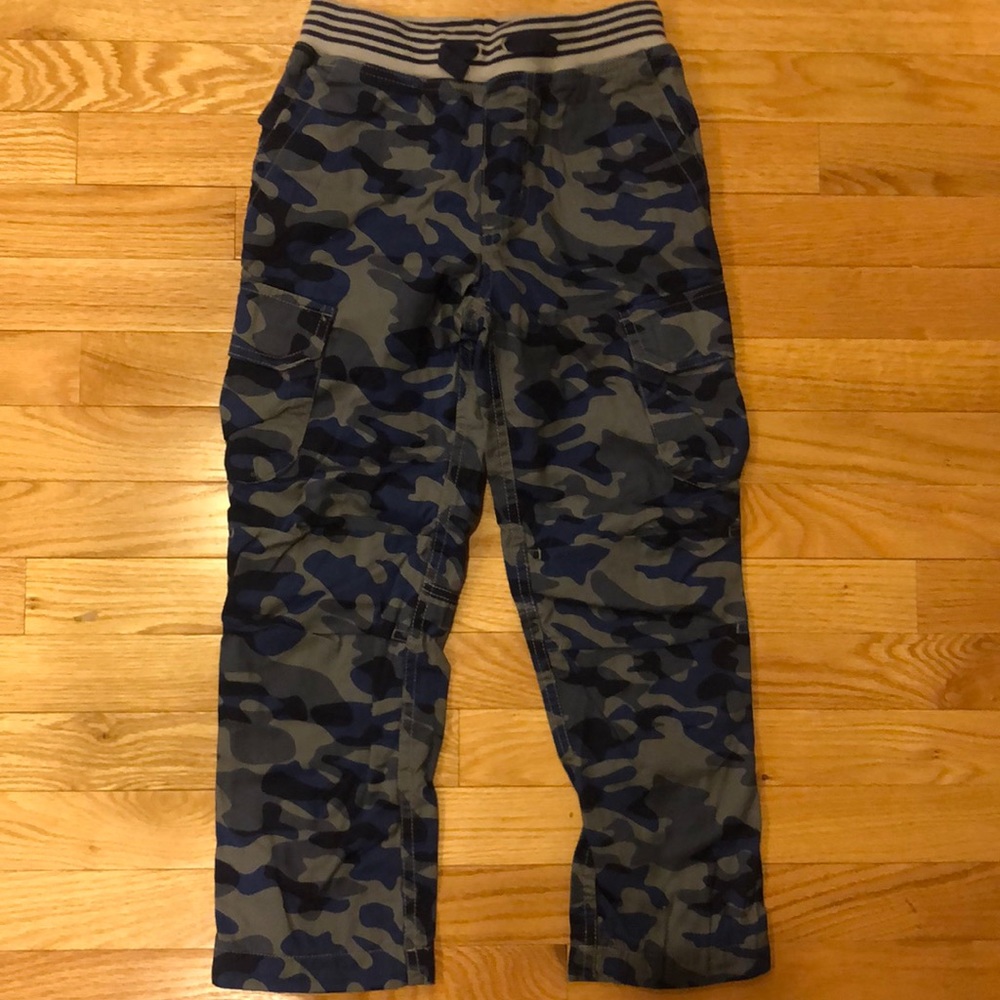 NWT. Hanna Andersson boys camo pants. Size 130